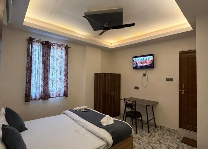 Hotel A V Grand, Kanpur