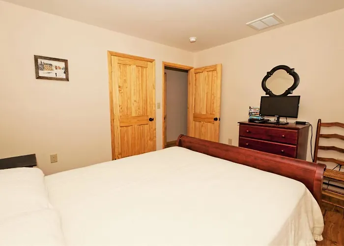 Old Wagon Ridge Cozy Mountain Escape With Hot Tub & Views