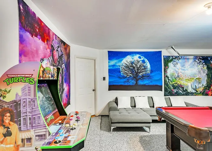 Elegant 5Br Retreat W Private Pool & Game Room
