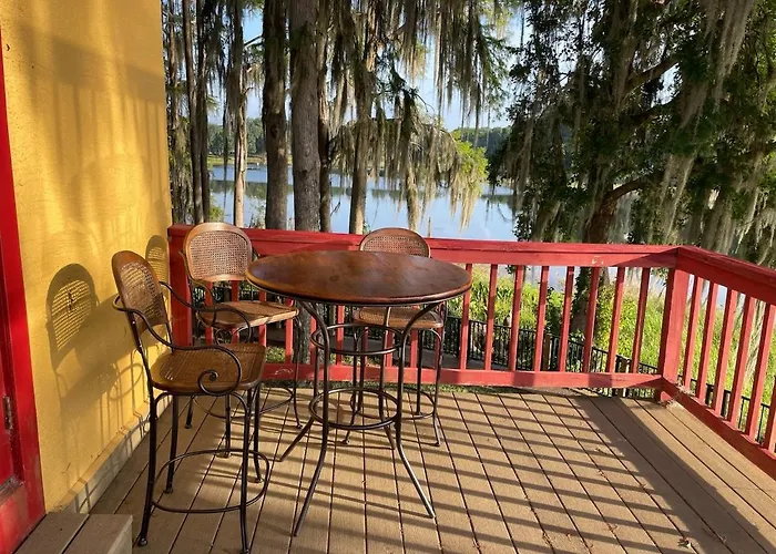Lake View Retreat