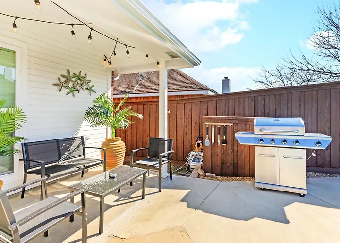 Elegant 5Br Retreat W Private Pool & Game Room