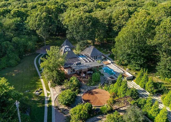 Charlestown Retreat | 2 Reflection Pools & Fire Pits