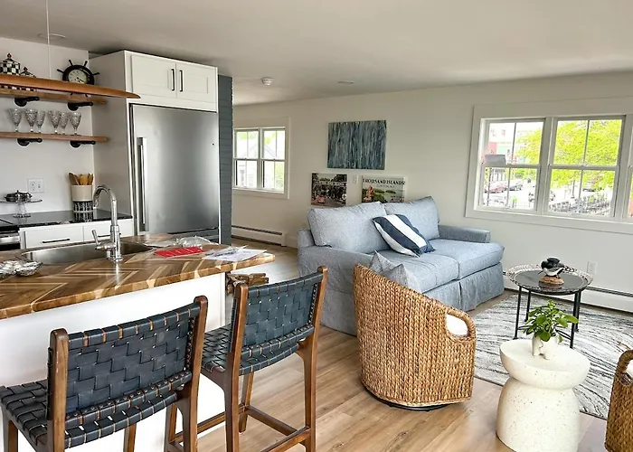 Riverfront Apartment In Downtown Clayton