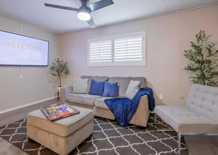 Beautiful Contemporary Suite #06