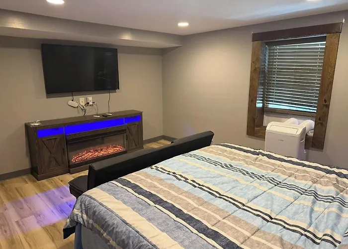 Boonville House On The Hill 2 Bedroom Fully Furnished Apartment