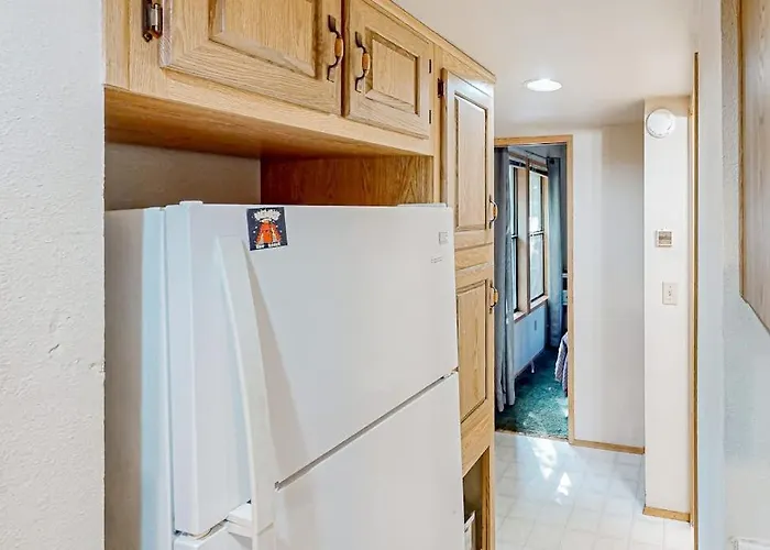 Delightful Coastal Escape With Private Hot Tub Generous Patio & Nature Views