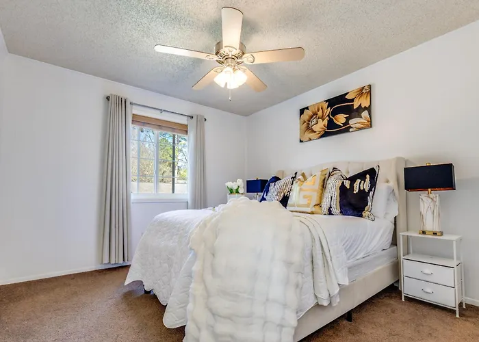 The Homestead Luxury Cozy 2Br Apartment In Nacogdoches Near Sfa University And Downtown Pet Friendly Business Ready Extended Stays Welcome With Self Check In High Speed Wifi Full Kitchen In Unit Laundry Private Parking And Quiet Comfort