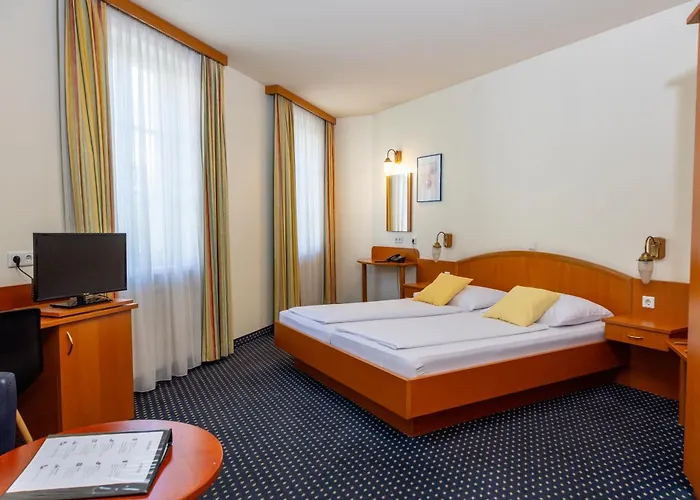 Suite Hotel 900M Zur Oper