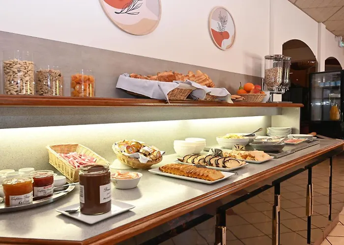 Logis Hotel & Restaurant Le Cheval Blanc Et Clovis