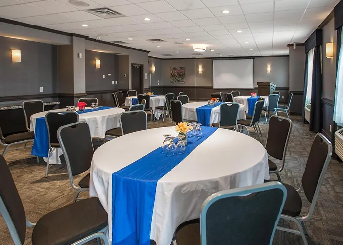 Coast Calgary University Area Hotel By Apa