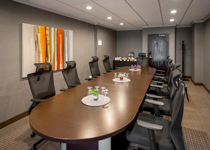 Coast Calgary University Area Hotel By Apa