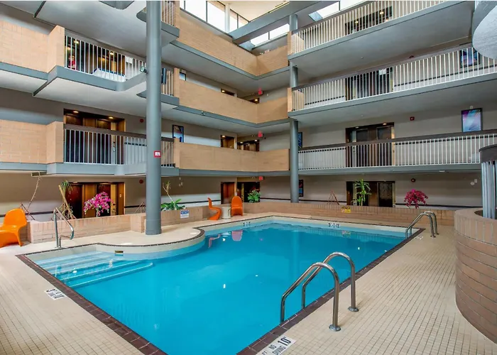 Coast Calgary University Area Hotel By Apa