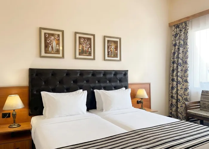 Lotus Family Hotel - Free Parking