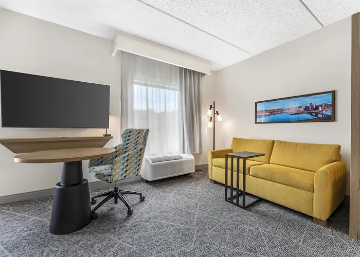 Hampton Inn & Suites Pittsburgh-Meadow Lands
