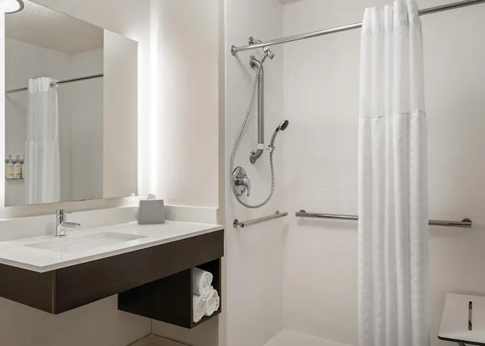 Holiday Inn Express Hotel & Suites Altoona-Des Moines By Ihg