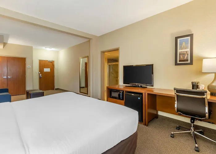 Comfort Inn & Suites Charleston Airport Convention Center