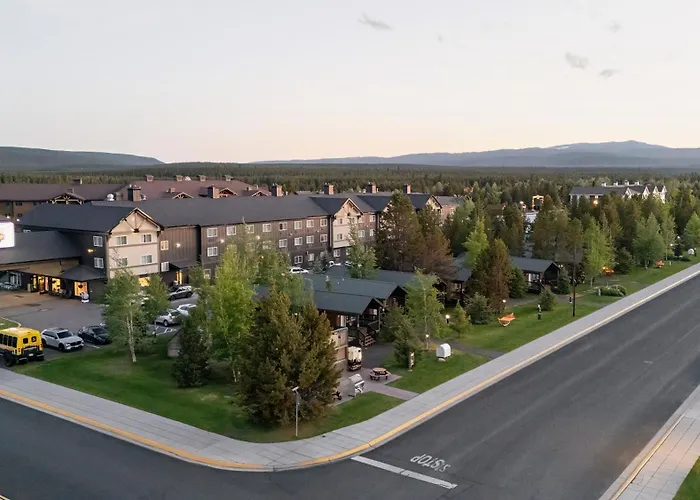 Gray Wolf Inn & Suites
