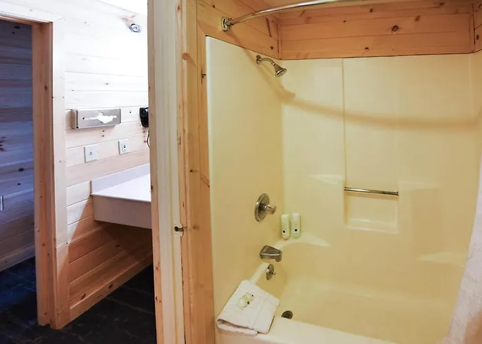 Quality Inn & Suites Mackinaw City Beachfront