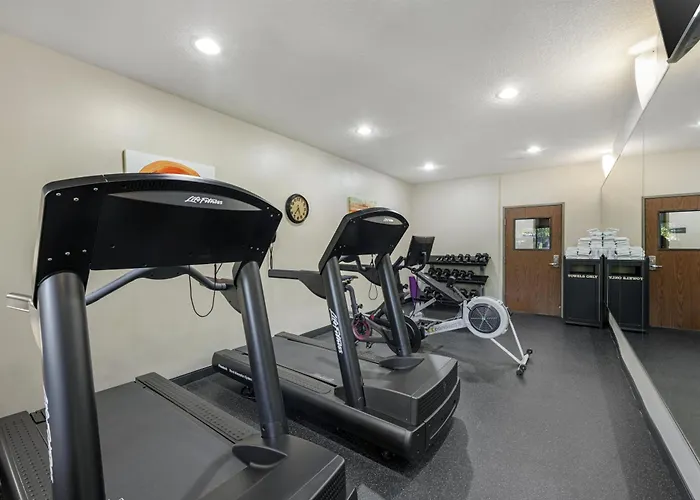 Best Western Plus The Four Corners Inn
