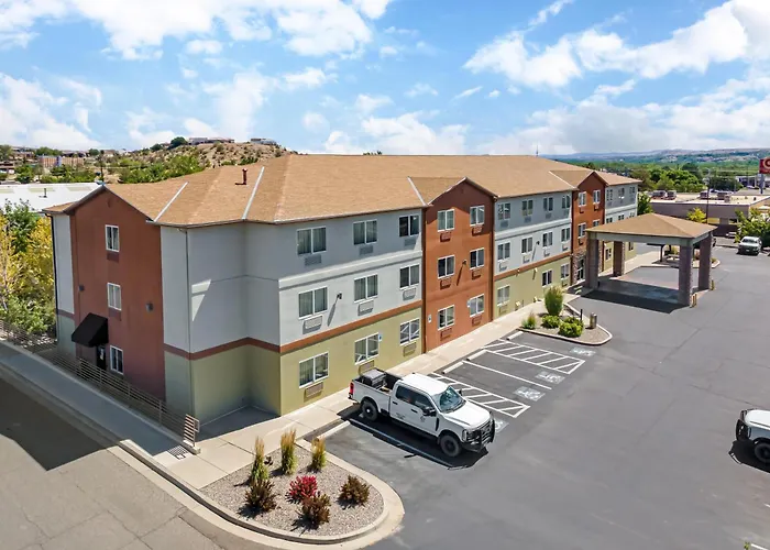 Best Western Plus The Four Corners Inn