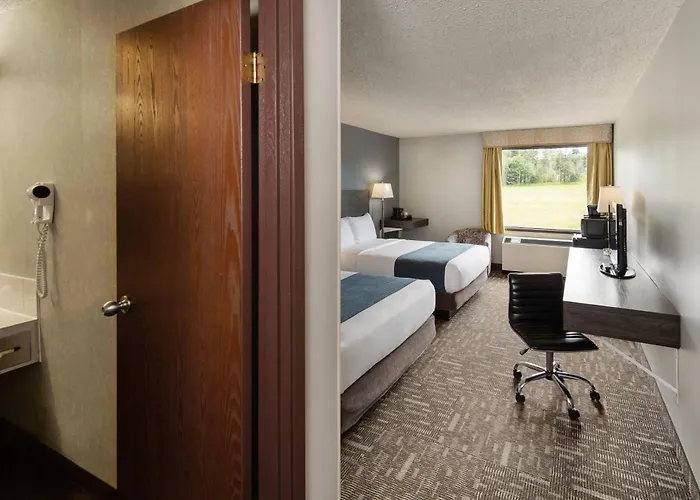 Crestwood Hotel