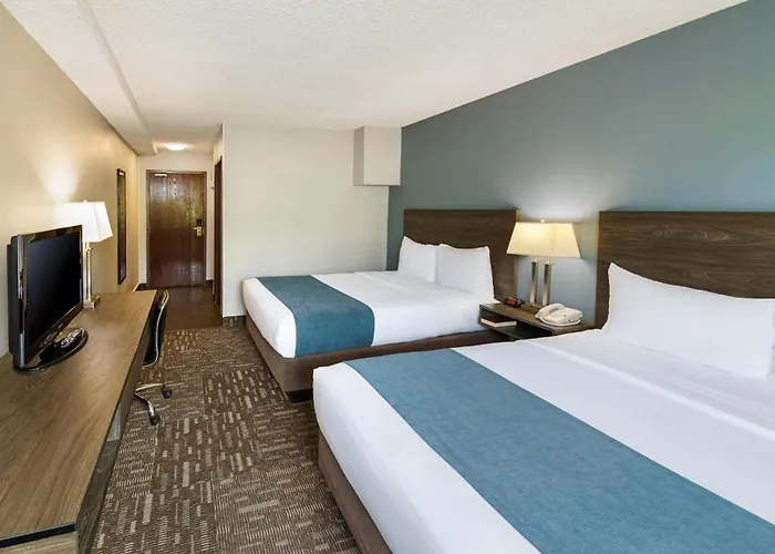 Crestwood Hotel