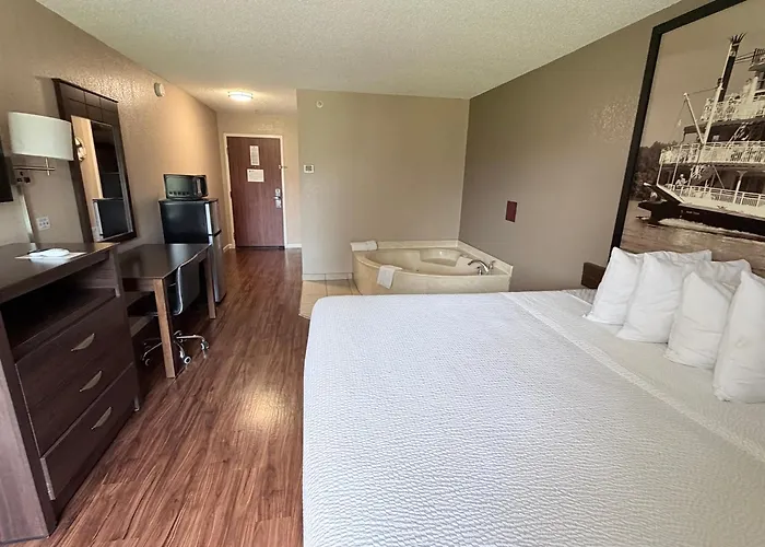 Harmony Hotel, Hernando