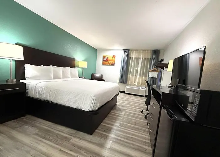 Baymont Inn & Suites By Wyndham Newton Ia