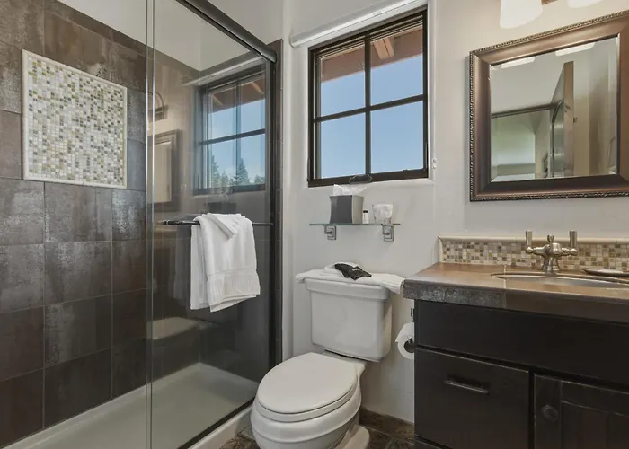 Columbia Cliff Villas