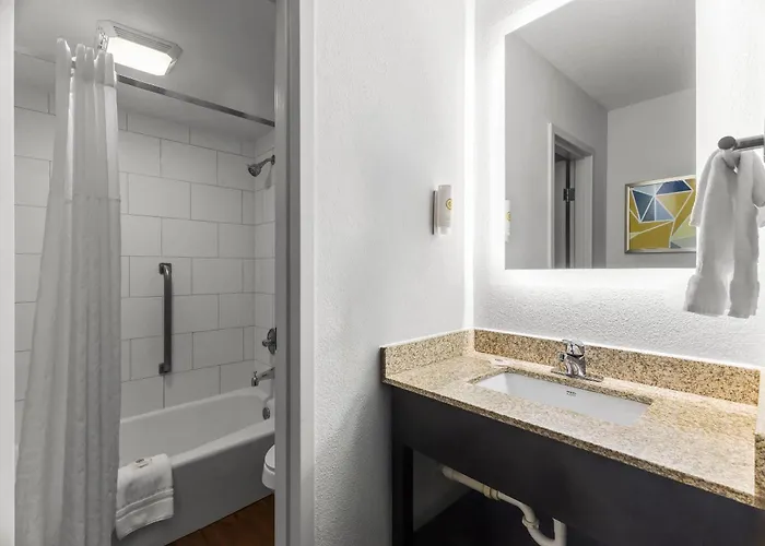 Comfort Inn & Suites Evansville Airport