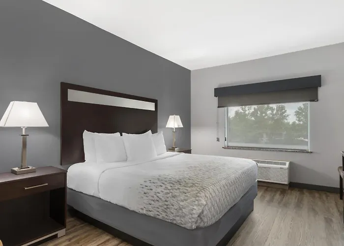 Best Western Plus Lake Jackson Inn & Suites