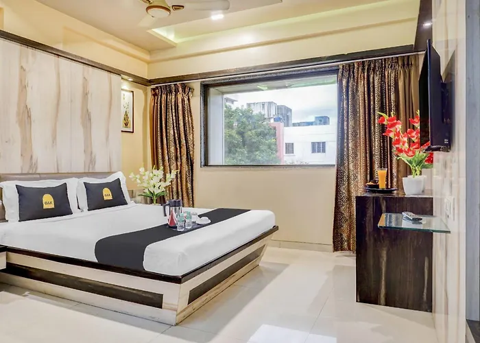 Super Townhouse Oak Regal Inn Near Sant Tukaram Nagar Metro Station