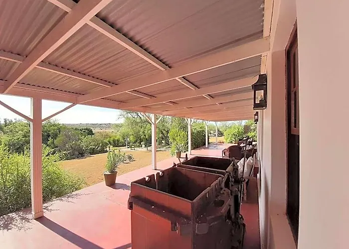Leeuwenbosch Shearers Lodge - Amakhala Game Reserve