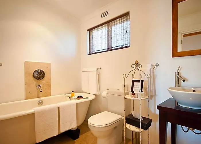 Leeuwenbosch Shearers Lodge - Amakhala Game Reserve