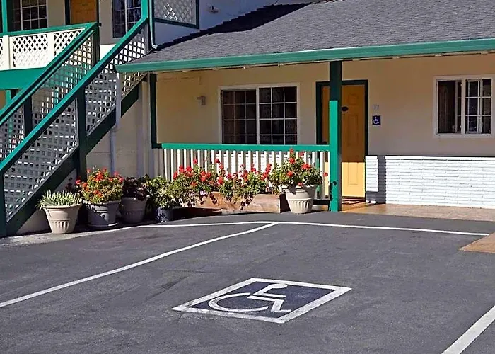 Monterey Pines Inn