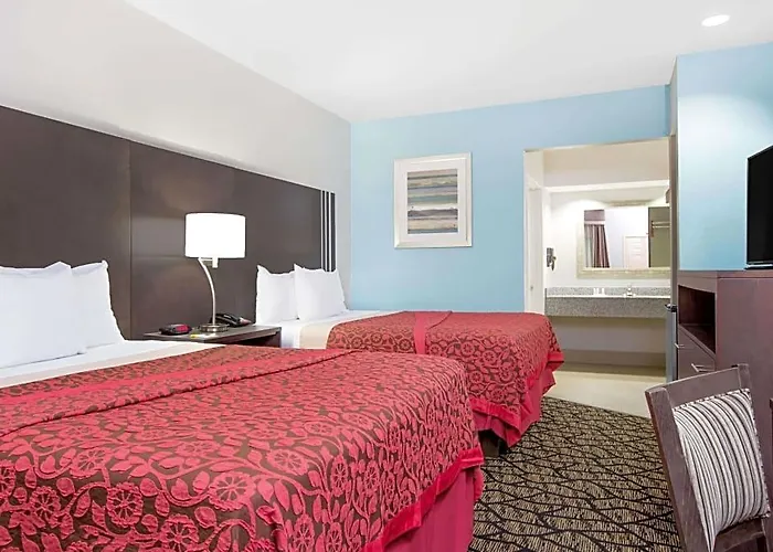 Days Inn & Suites By Wyndham Madisonville