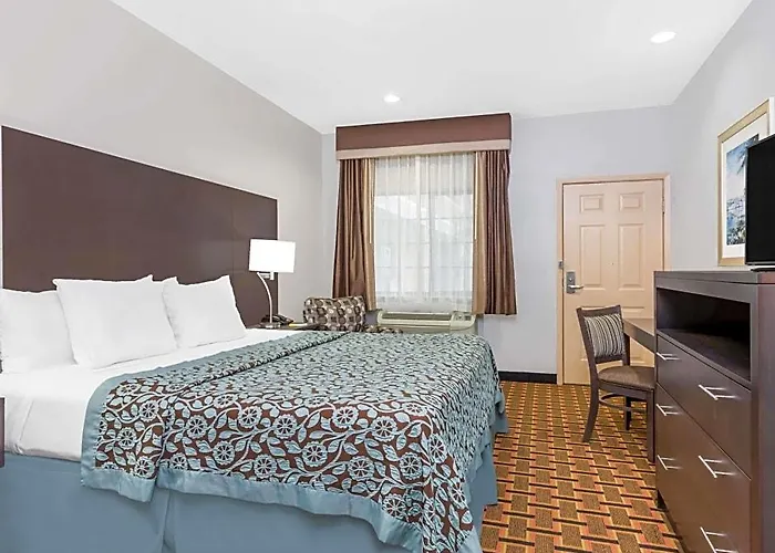 Days Inn & Suites By Wyndham Madisonville