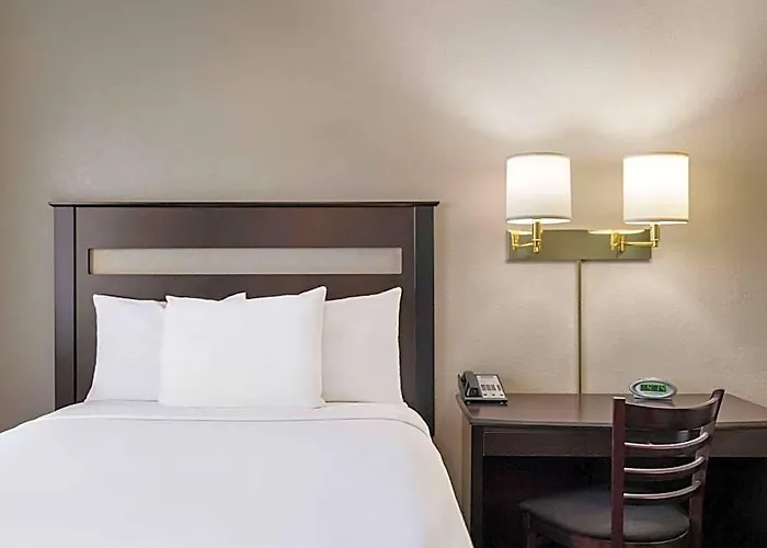 Travelodge By Wyndham Dexter