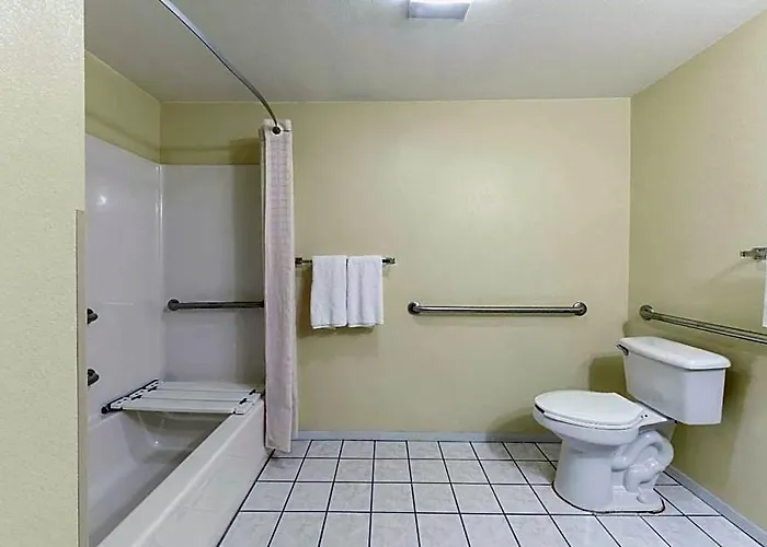Super 8 By Wyndham Burleson Fort Worth Area