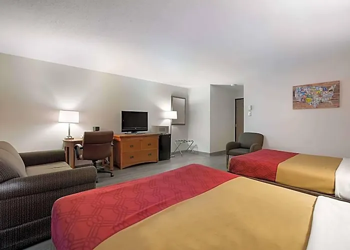 Econo Lodge Inn & Suites Escanaba North