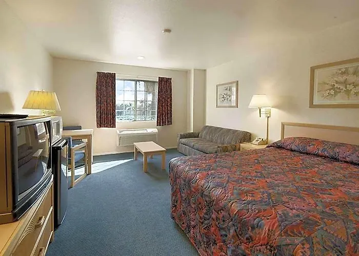 Days Inn By Wyndham Riverside Tyler Mall