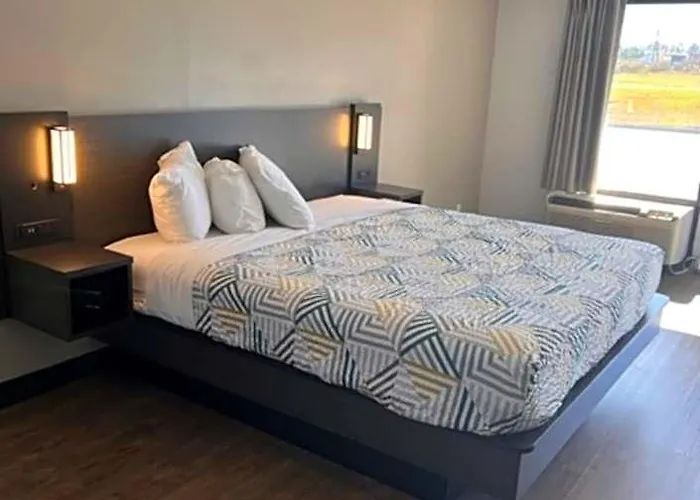 Clarion Pointe