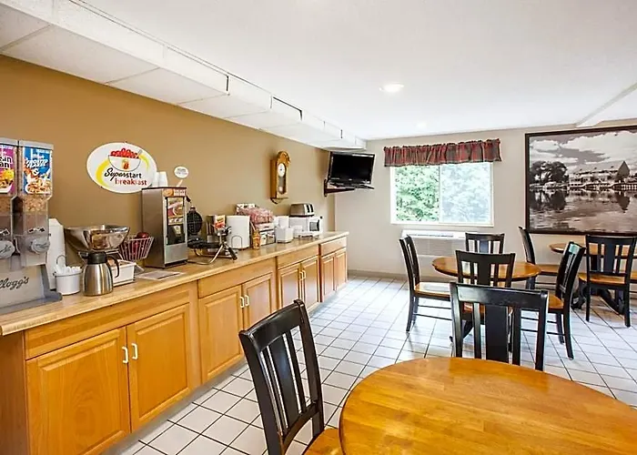 Super 8 By Wyndham West Branch