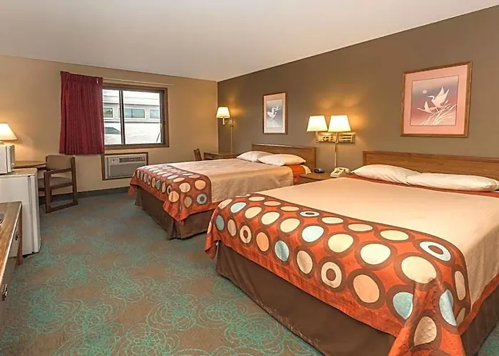 Super 8 By Wyndham Hartford Wi