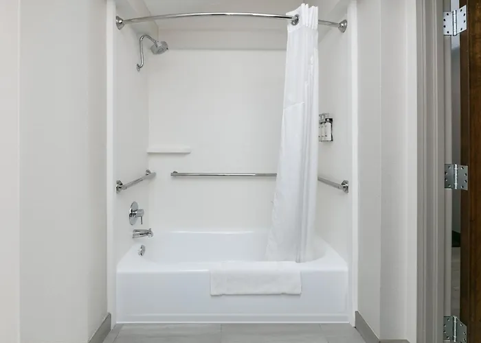Holiday Inn Express & Suites Dallas Park Central Northeast By Ihg