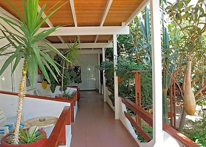 Nikos Hotel