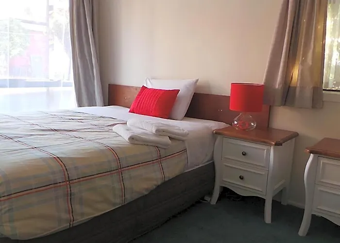 Papakura Motor Lodge And Motel