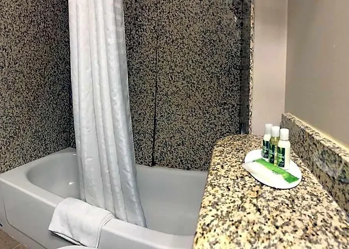 Red Maple Inn And Suites