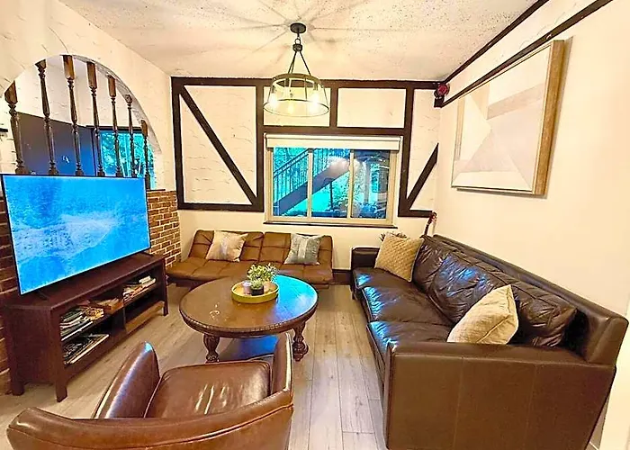 Bright Spacious 3 Bedroom Garden Suite, 4 Queen Beds, Fully Equipped, Highly Recommended By 229 Happy Groups