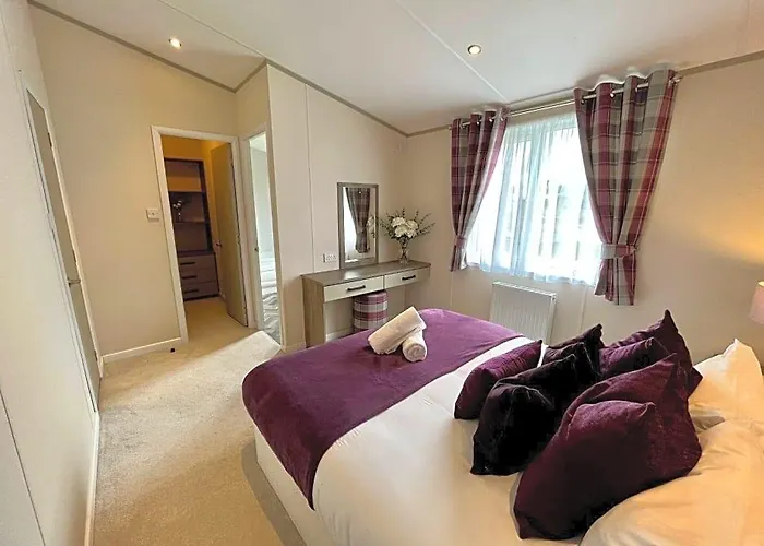 Buttercup Lodge With Hot Tub